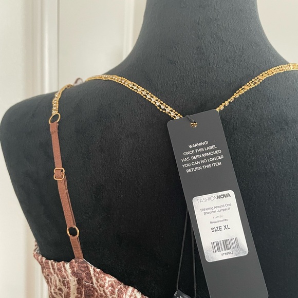 BNWT Fashion Nova One shoulder jumpsuit - Picture 6 of 9